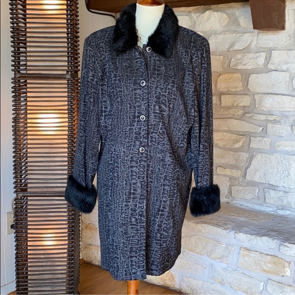Elegant Black Faux Fur Trimmed Women's Coat